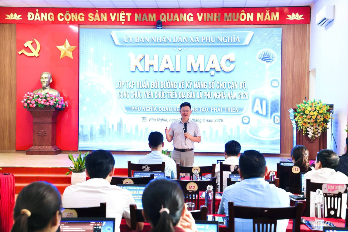 Đào tạo kỹ năng số, ứng dụng AI cho cán bộ, công chức, viên chức xã Phú Nghĩa