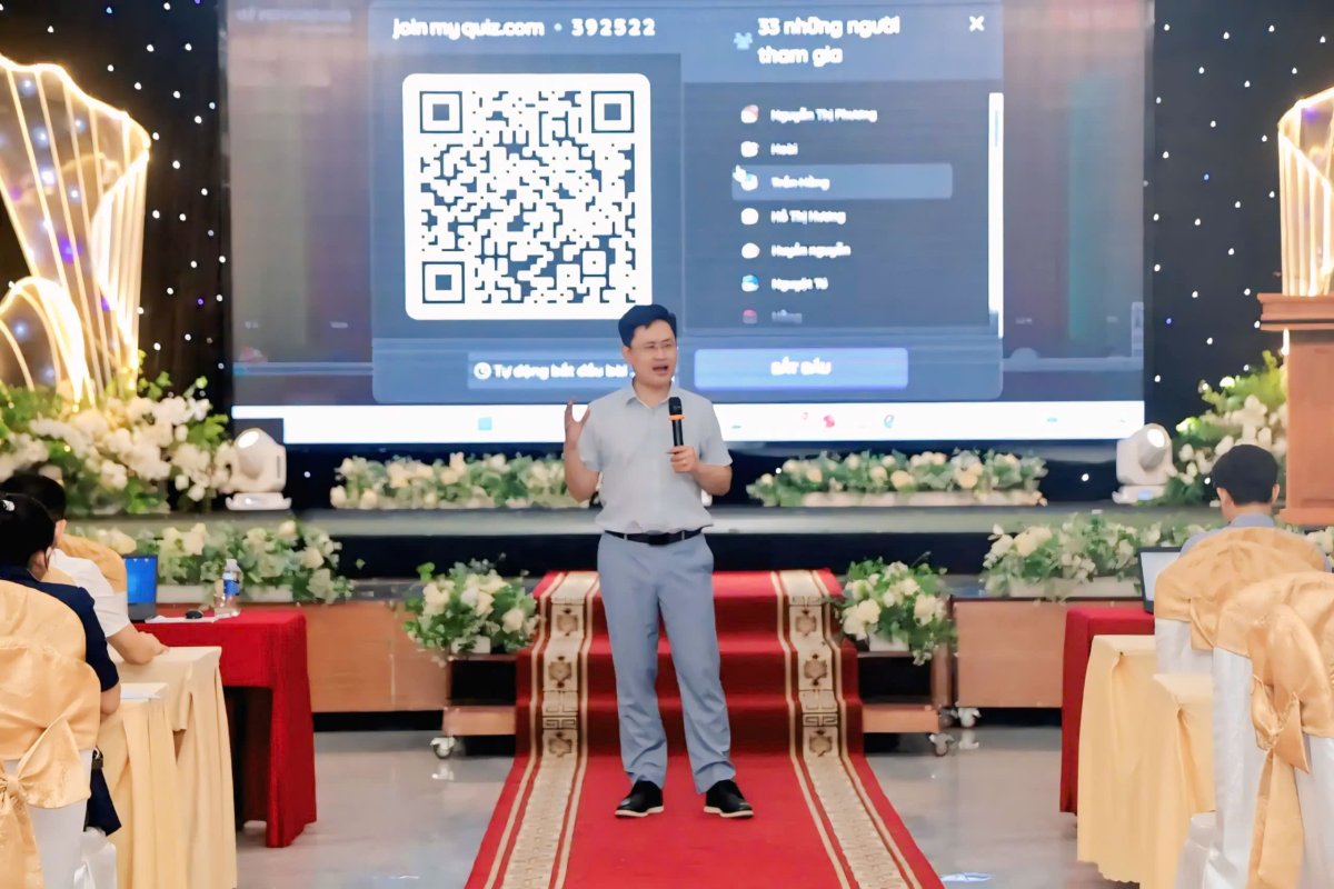Tập huấn kỹ năng ứng dụng AI cho gần 300 cán bộ, công chức, viên chức phường Hoàng Mai