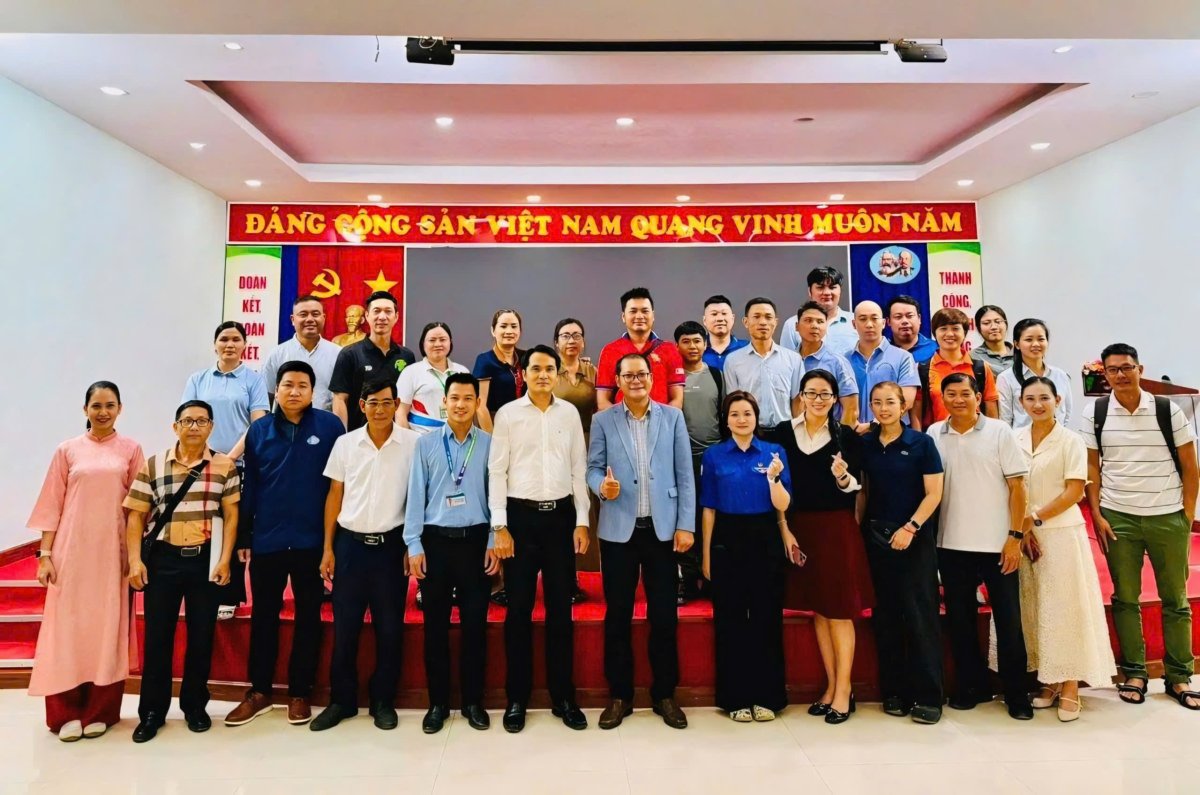Tập huấn ứng dụng AI nâng cao hiệu quả công việc cho Trung tâm Huấn luyện và Thi đấu Thể dục thể thao (Sở Văn hóa Thể thao Tp. HCM)