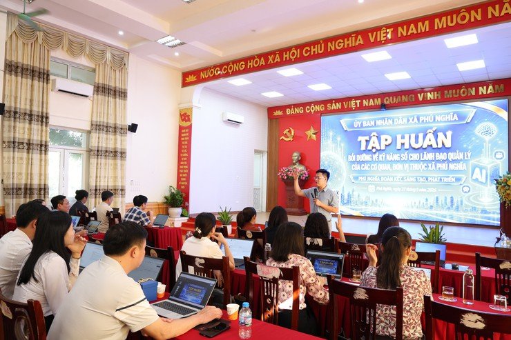 Tập huấn bồi dưỡng kỹ năng số cho lãnh đạo, quản lý của các cơ quan, đơn vị UBND xã Phú Nghĩa